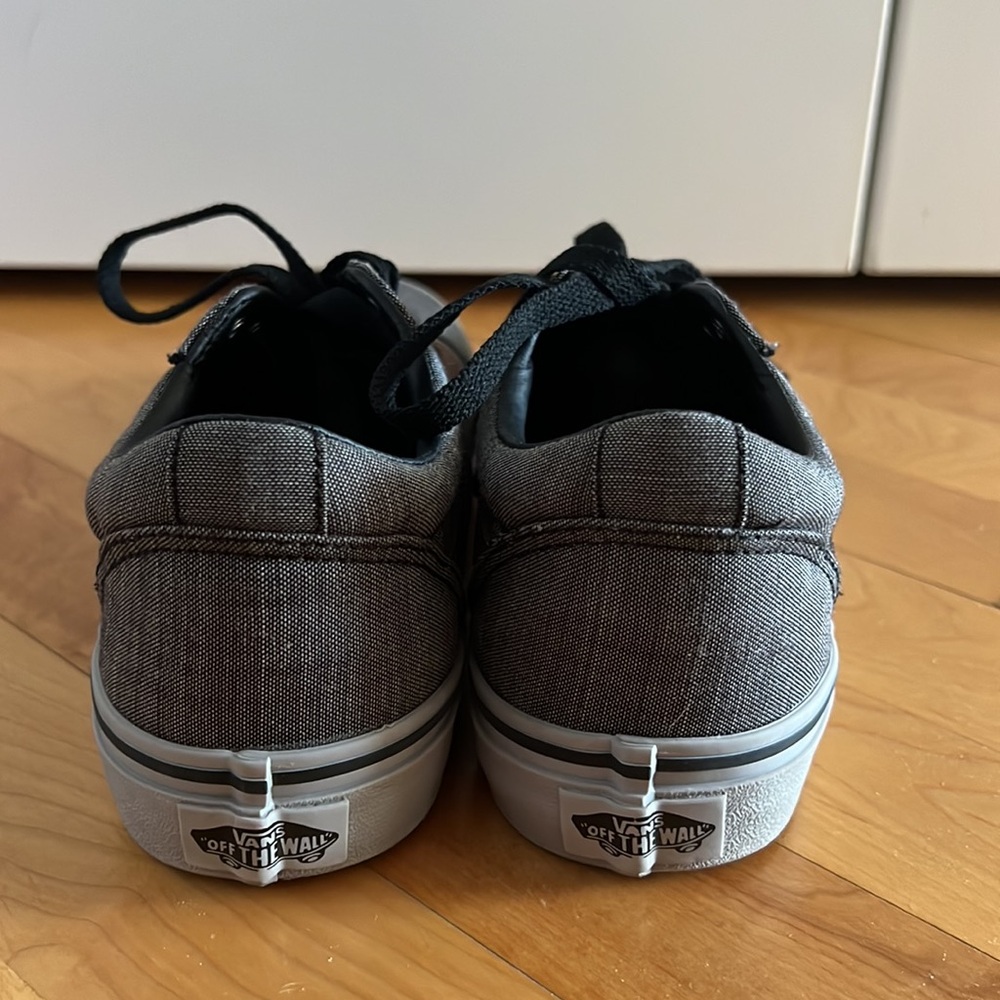 Vans - Picture 3 of 6